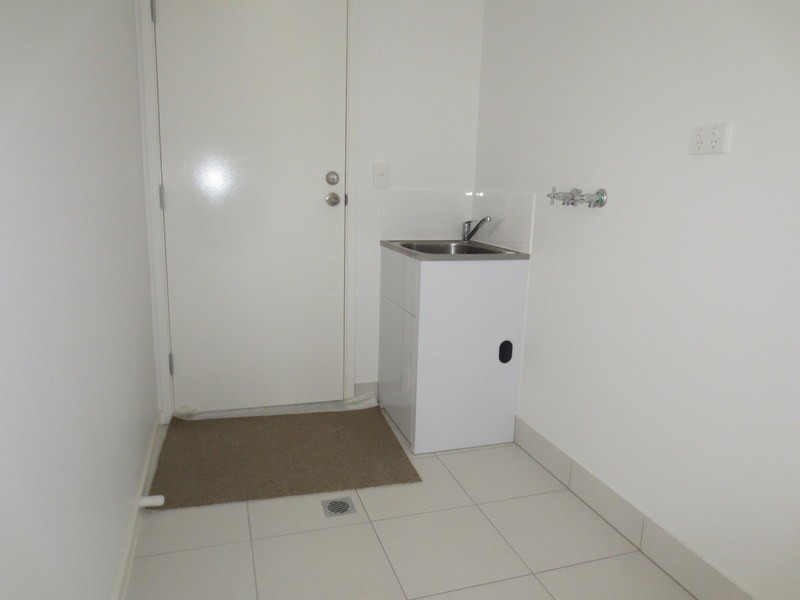 2/23 Chrome Drive, Pimpama QLD 4209