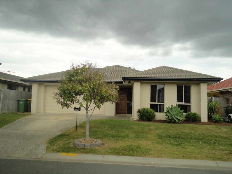 8 Cranberrie Crescent, Pimpama QLD 4209