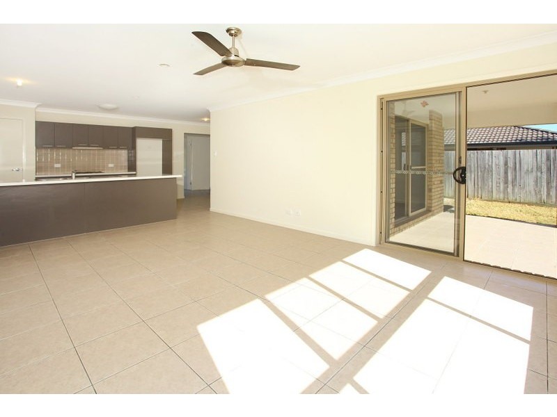 30 Cranberrie Crescent, Pimpama QLD 4209