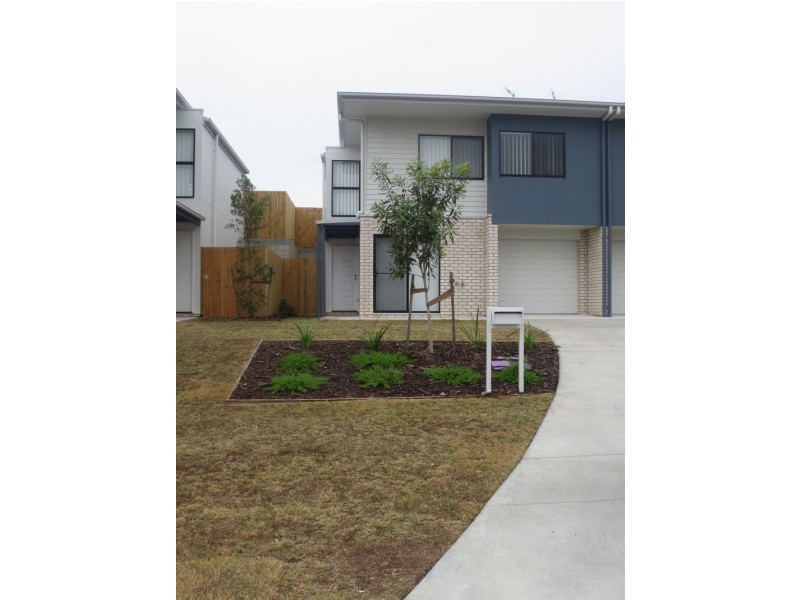 2/11 Chrome Drive, Pimpama QLD 4209