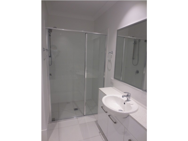 2/11 Chrome Drive, Pimpama QLD 4209