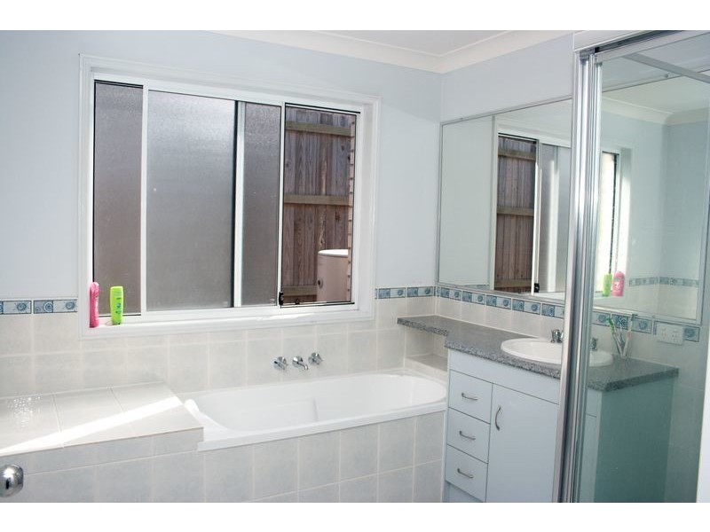 16 Billinghurst Crescent, Upper Coomera QLD 4209