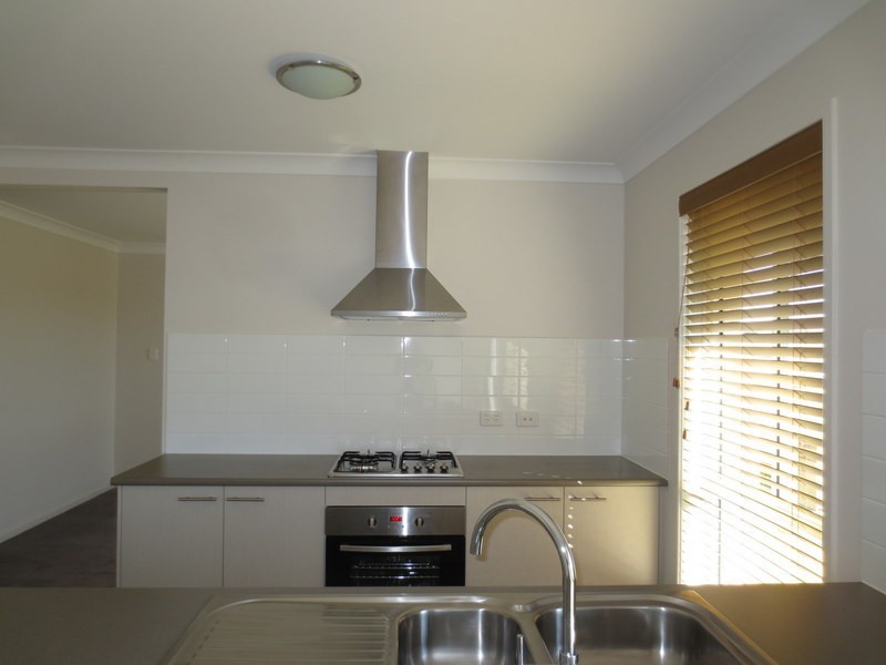 13 Carnarvon Court, Pimpama QLD 4209