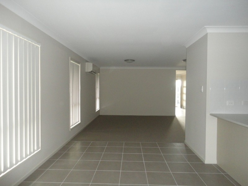 11 John Crescent, Pimpama QLD 4209