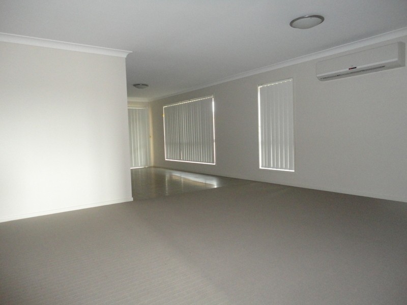 11 John Crescent, Pimpama QLD 4209