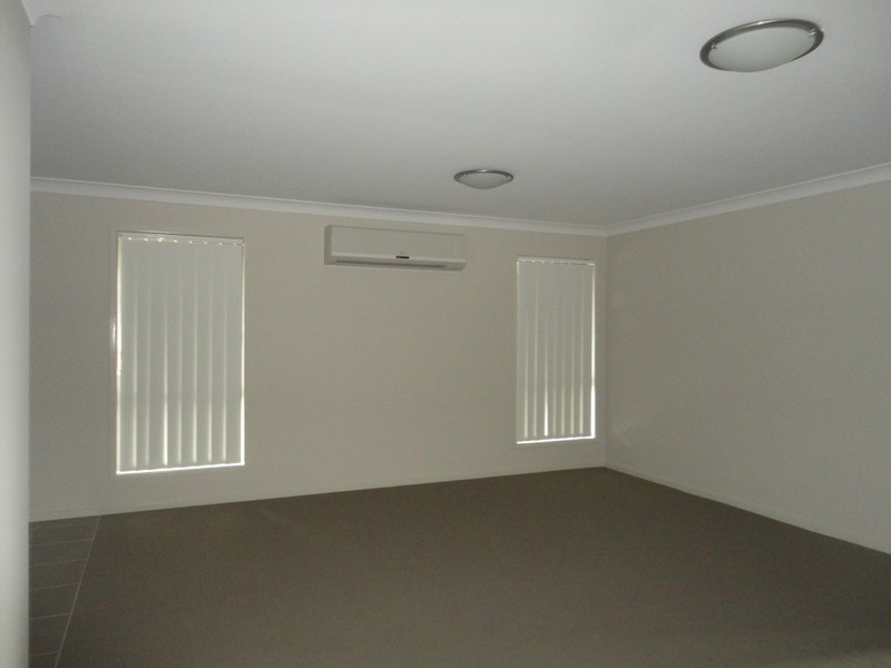 11 John Crescent, Pimpama QLD 4209