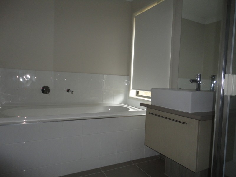 11 John Crescent, Pimpama QLD 4209