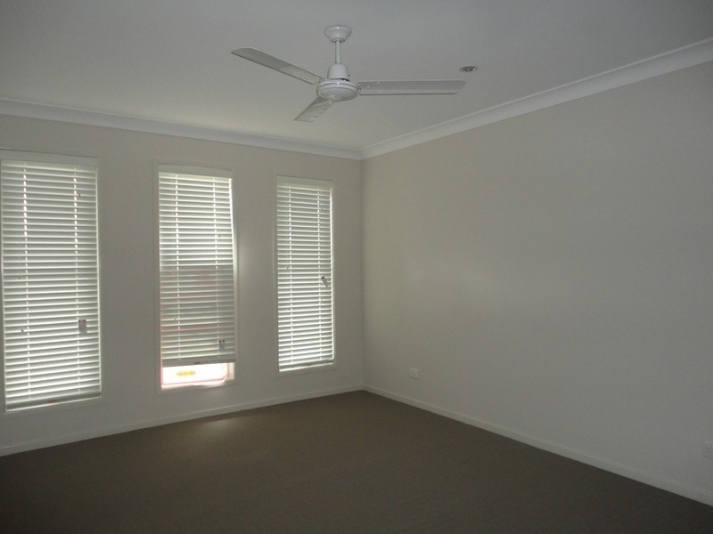 11 John Crescent, Pimpama QLD 4209