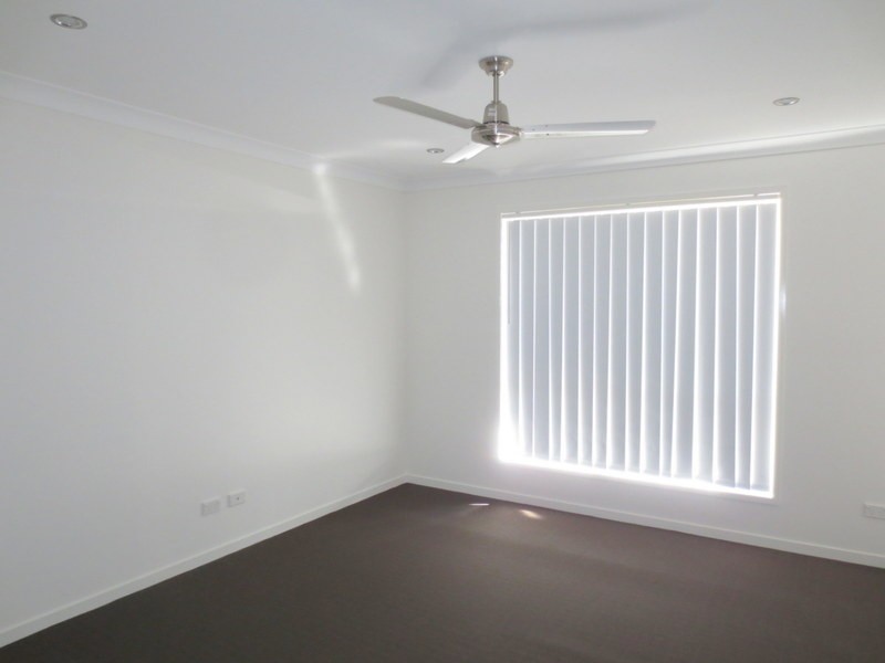 8 Sienna Crescent, Pimpama QLD 4209