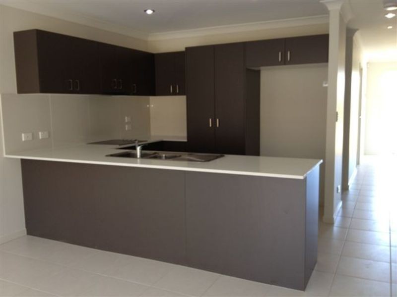 8 Zinc Street, Pimpama QLD 4209