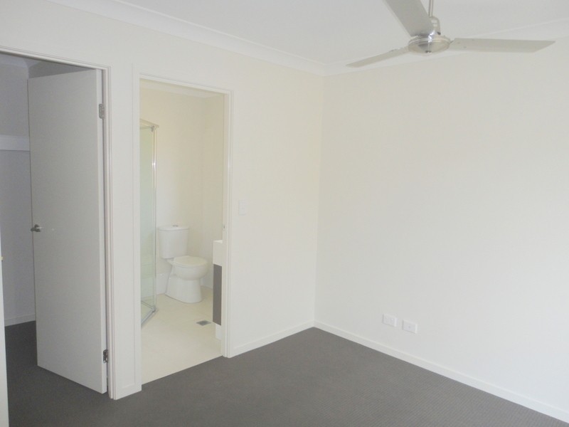 8 Zinc Street, Pimpama QLD 4209