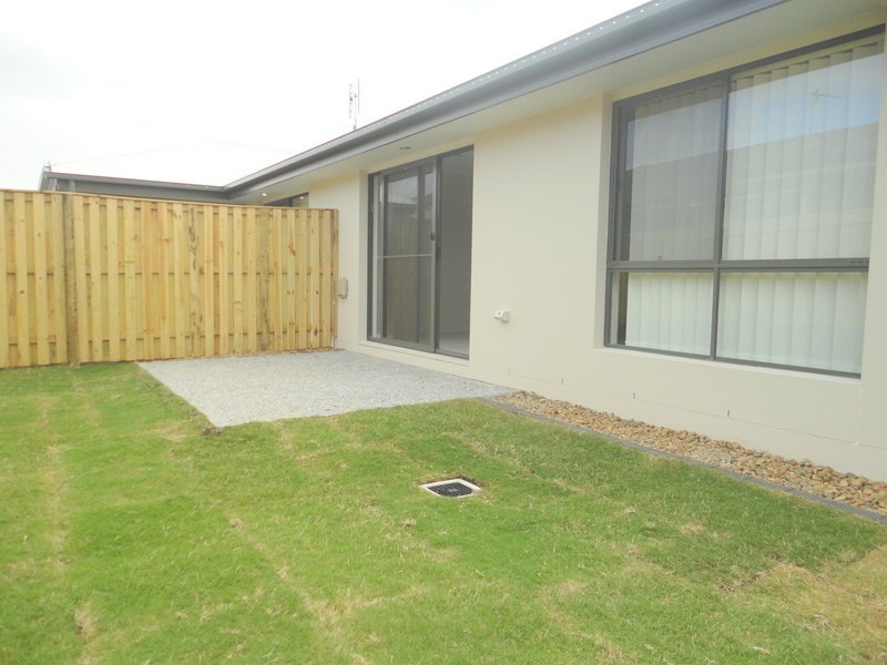 8 Zinc Street, Pimpama QLD 4209