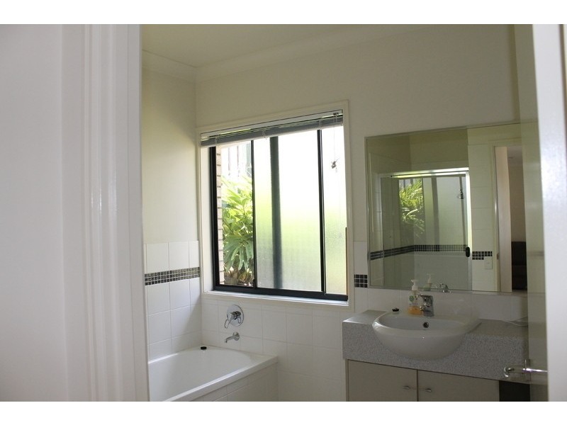 4   Armani Avenue, Pimpama QLD 4209