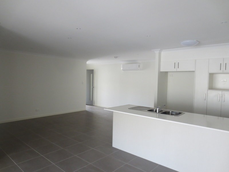 1/33 Arondel Circuit, Upper Coomera QLD 4209