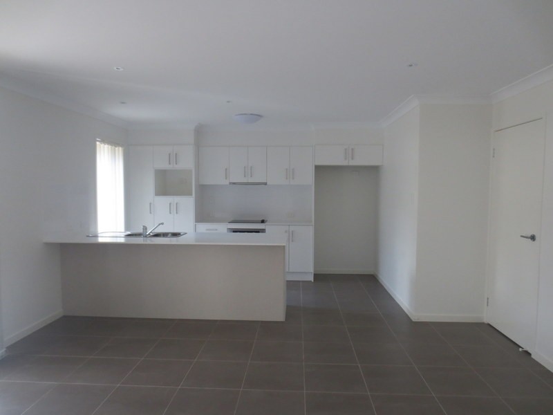 2/33 Arondel Circuit, Upper Coomera QLD 4209