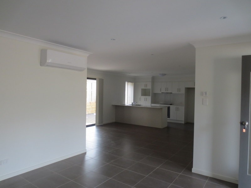2/33 Arondel Circuit, Upper Coomera QLD 4209