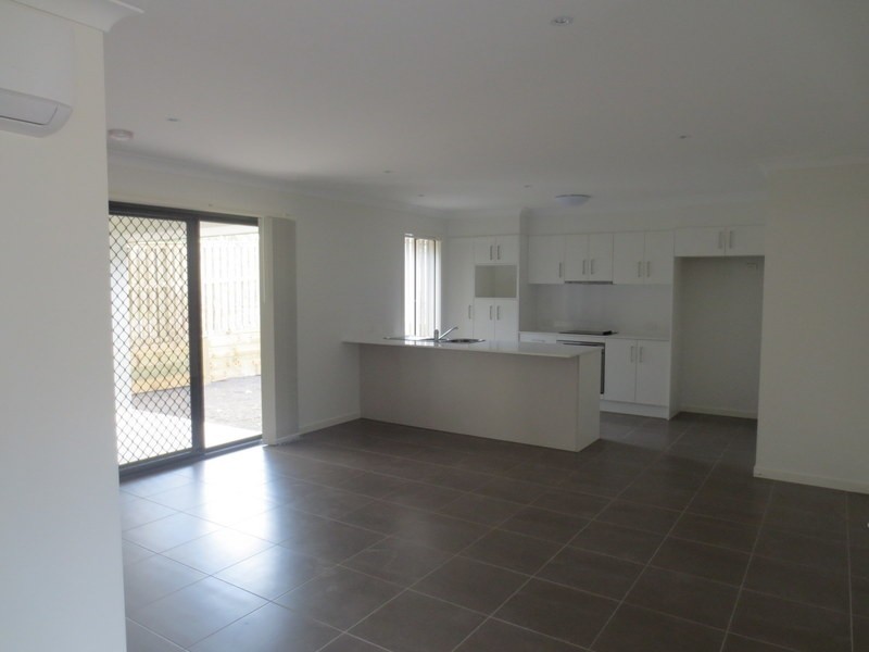 2/33 Arondel Circuit, Upper Coomera QLD 4209