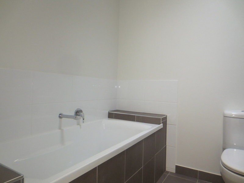 2/33 Arondel Circuit, Upper Coomera QLD 4209