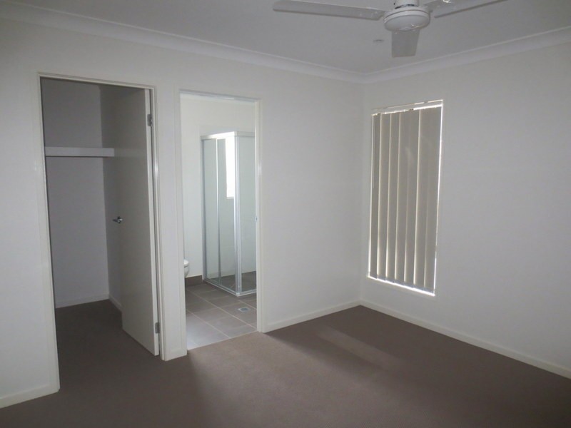 2/33 Arondel Circuit, Upper Coomera QLD 4209