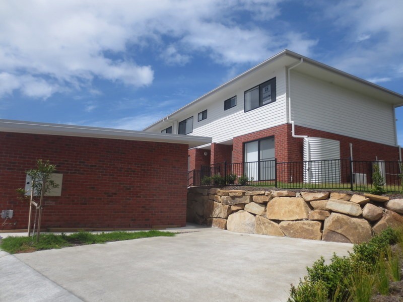 2/33 Pyrite Street, Pimpama QLD 4209