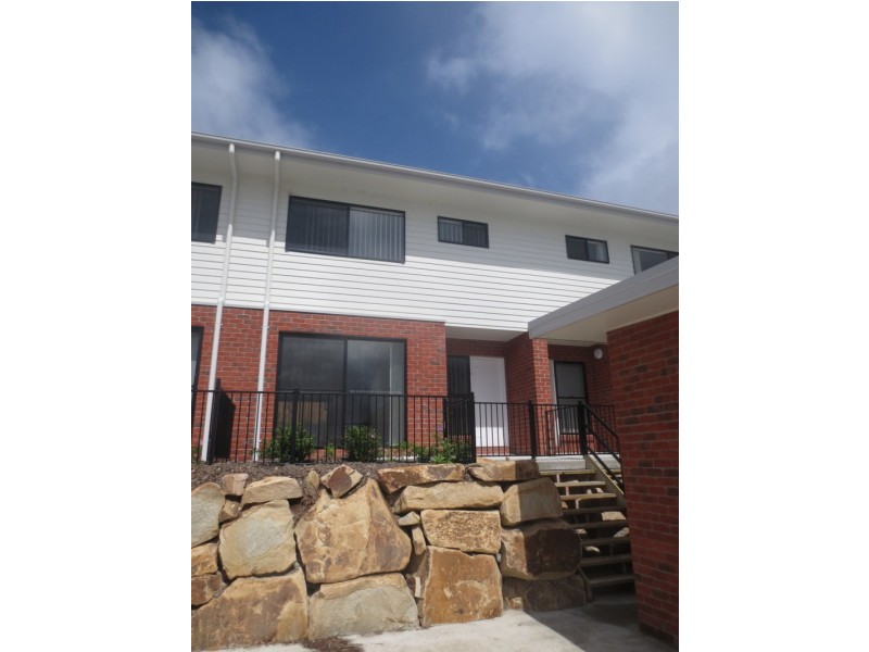 2/33 Pyrite Street, Pimpama QLD 4209