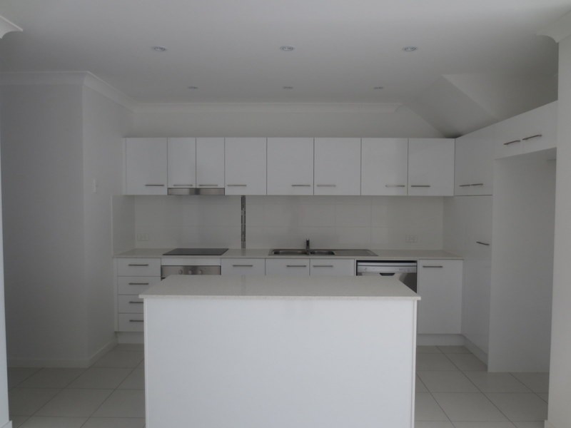 2/33 Pyrite Street, Pimpama QLD 4209