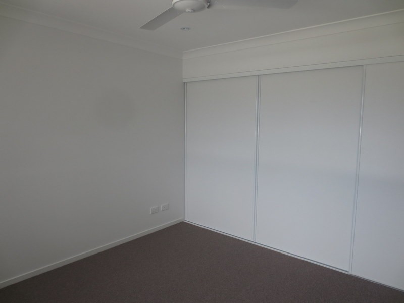 2/33 Pyrite Street, Pimpama QLD 4209