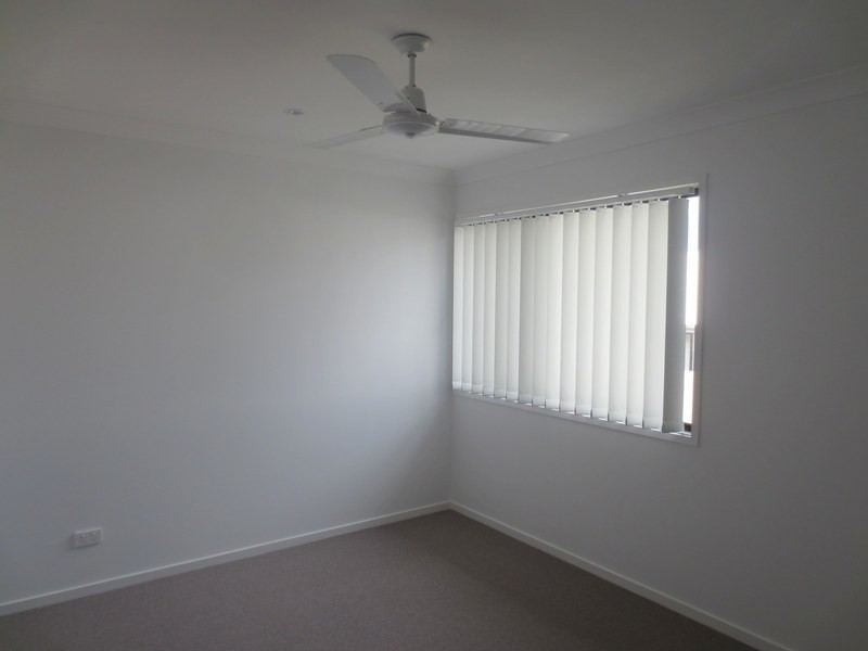 2/33 Pyrite Street, Pimpama QLD 4209