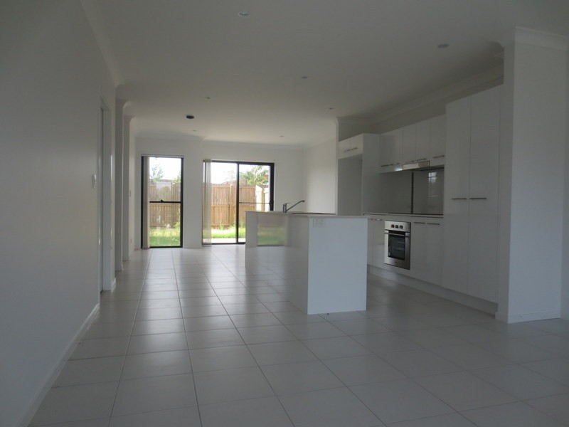 2/35 Chrome Drive, Pimpama QLD 4209