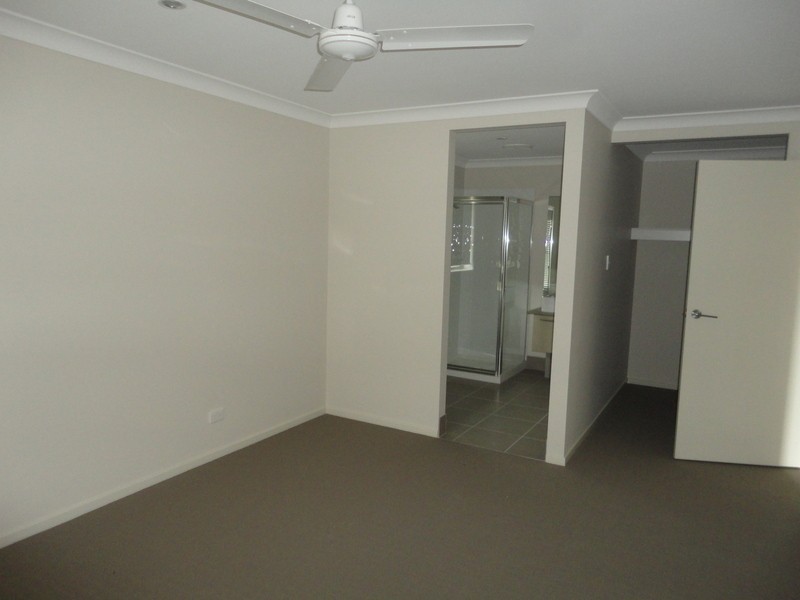 11 John Crescent, Pimpama QLD 4209