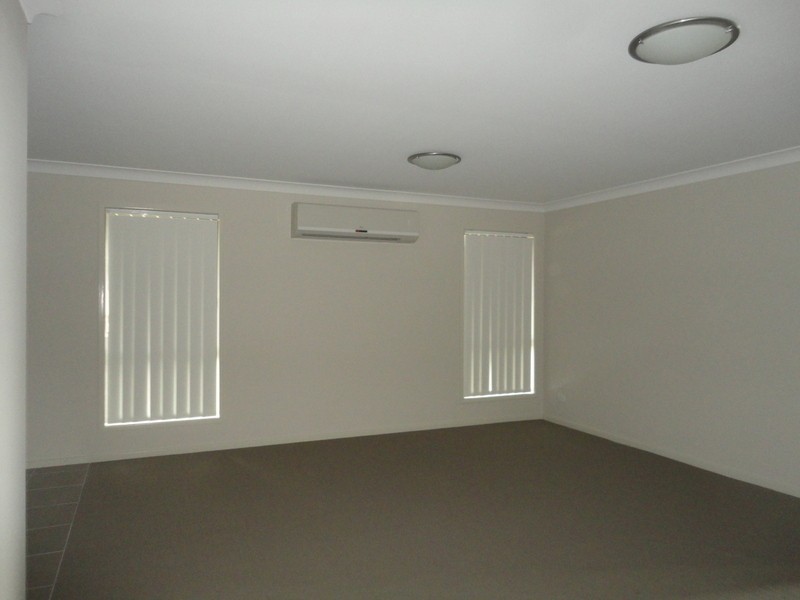 11 John Crescent, Pimpama QLD 4209