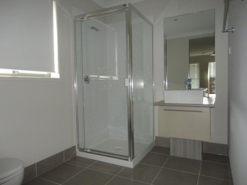 11 John Crescent, Pimpama QLD 4209