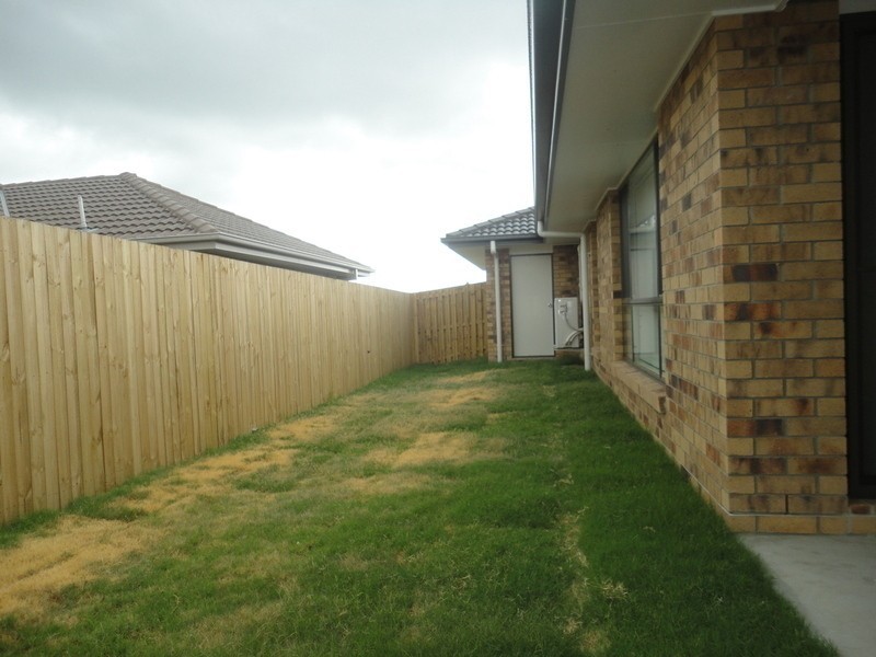 11 John Crescent, Pimpama QLD 4209