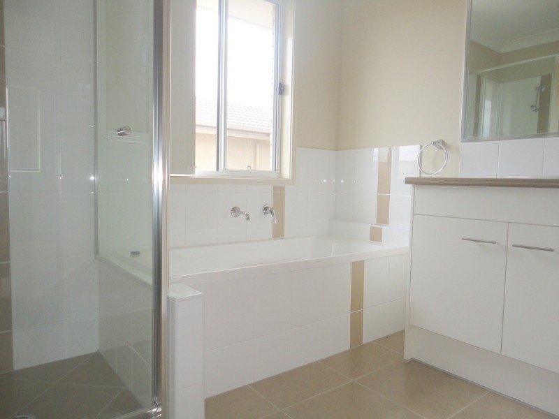 27 Chrome Drive, Pimpama QLD 4209