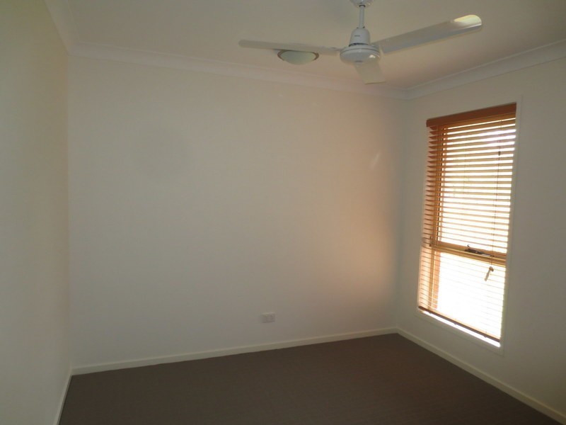 2/4 Christine Drive, Coomera QLD 4209