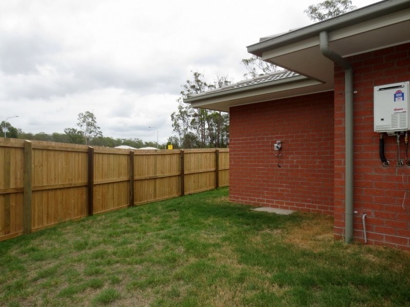 2/4 Christine Drive, Coomera QLD 4209