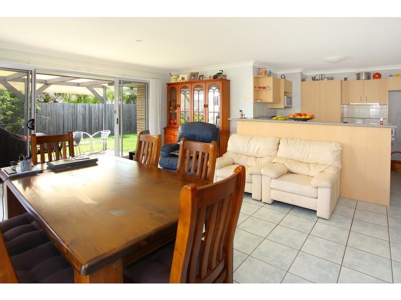 16 Billinghurst Crescent, Upper Coomera QLD 4209