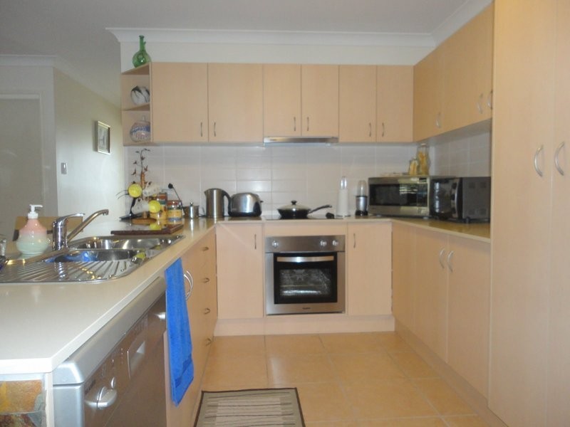 2/2 Valda Avenue, Coomera QLD 4209