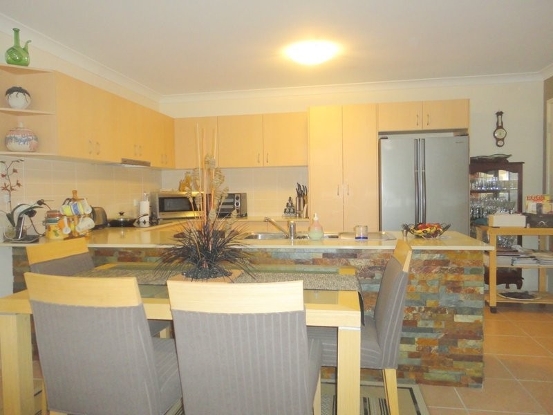 2/2 Valda Avenue, Coomera QLD 4209