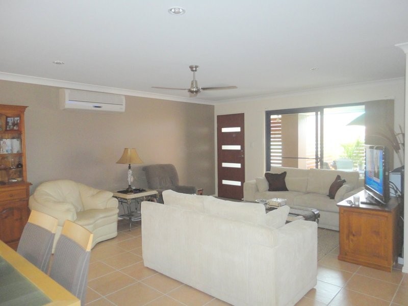 2/2 Valda Avenue, Coomera QLD 4209