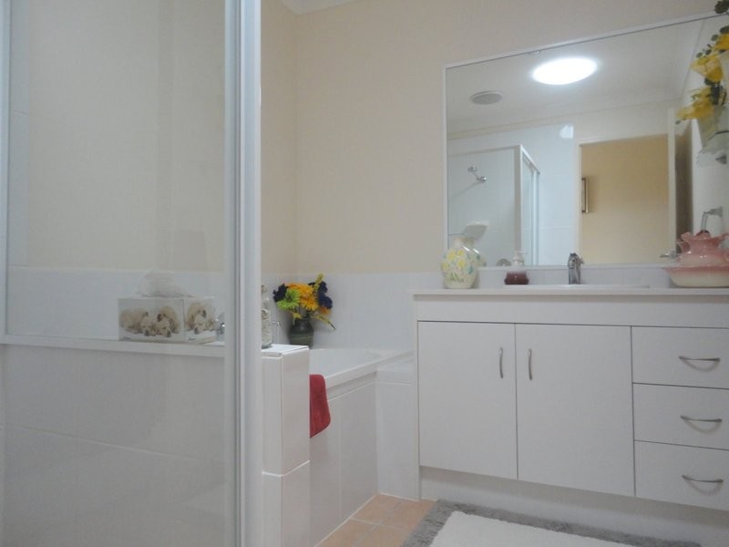 2/2 Valda Avenue, Coomera QLD 4209