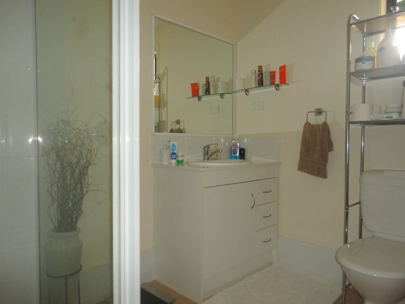 2/2 Valda Avenue, Coomera QLD 4209