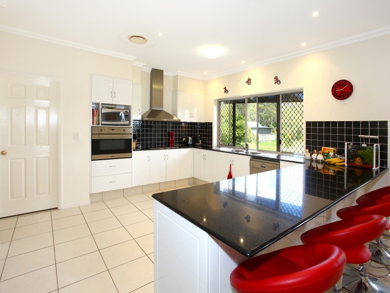 2 Crystal Creek Road, Willow Vale QLD 4209