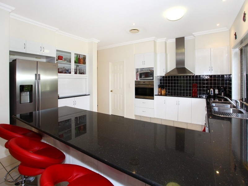 2 Crystal Creek Road, Willow Vale QLD 4209