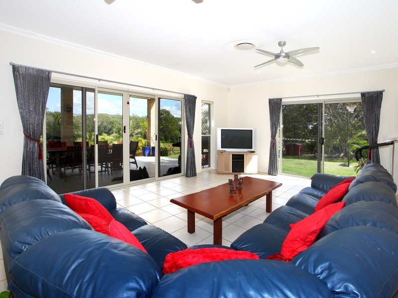 2 Crystal Creek Road, Willow Vale QLD 4209