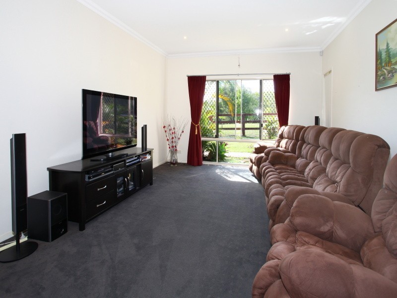 2 Crystal Creek Road, Willow Vale QLD 4209