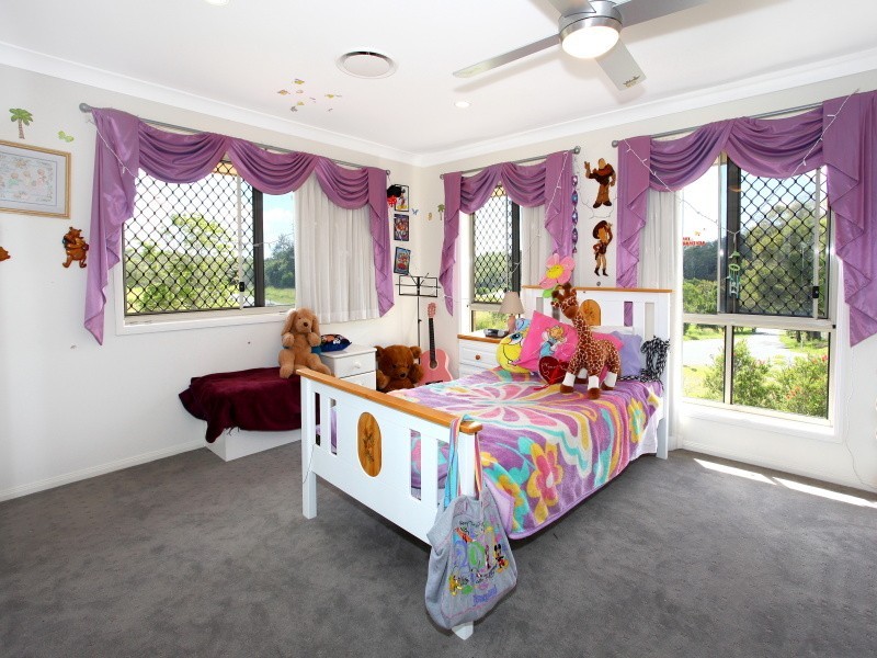 2 Crystal Creek Road, Willow Vale QLD 4209