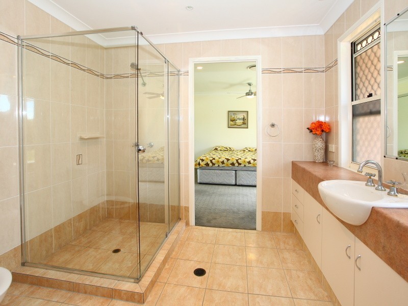 2 Crystal Creek Road, Willow Vale QLD 4209