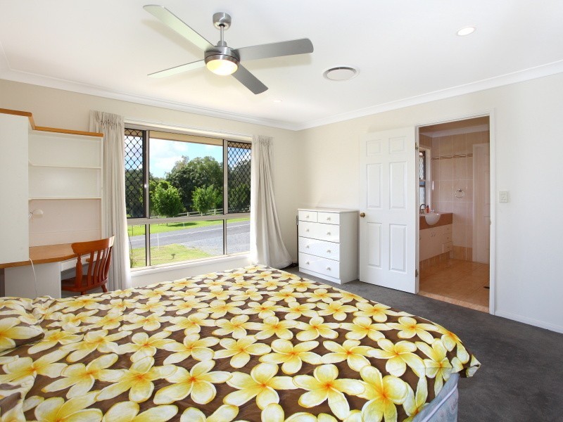 2 Crystal Creek Road, Willow Vale QLD 4209