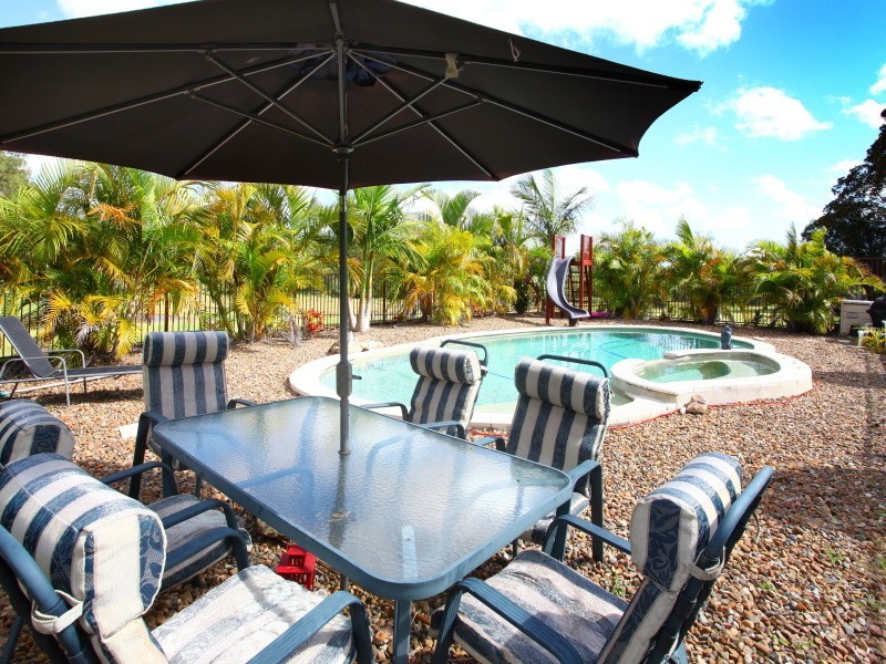 2 Crystal Creek Road, Willow Vale QLD 4209